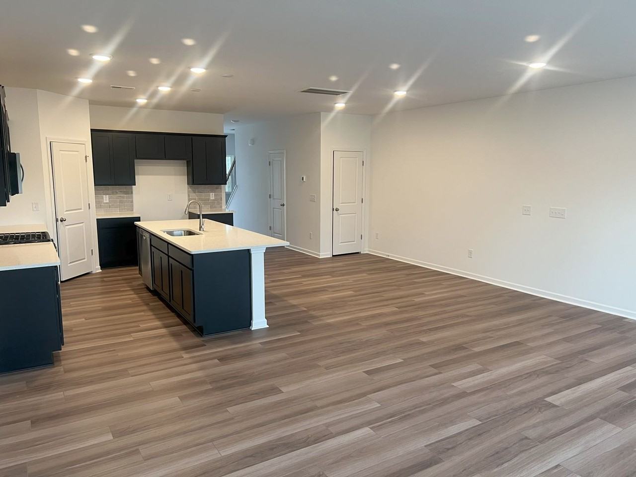 2111 Regal Dr - Photo 4 of 32