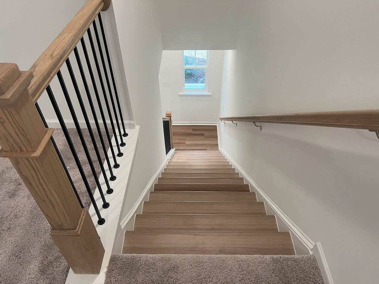 2111 Regal Dr - Photo 5 of 32