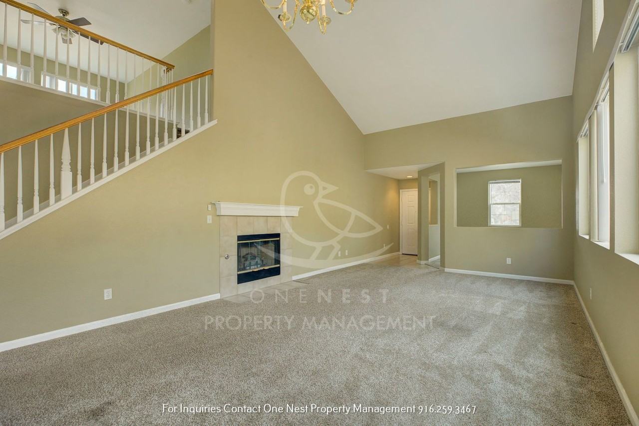 724 Deer Park Dr - Photo 4 of 24