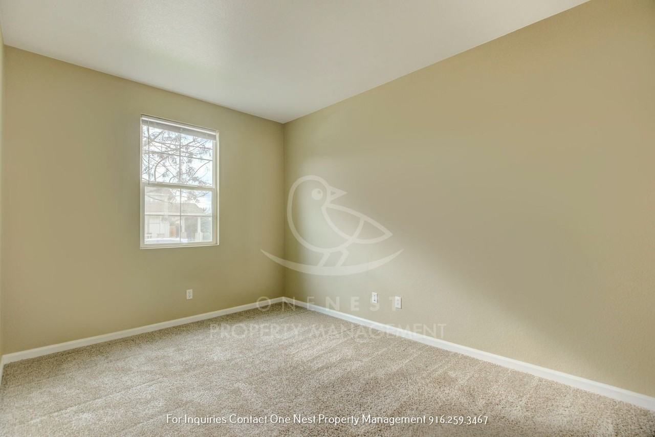 724 Deer Park Dr - Photo 5 of 24
