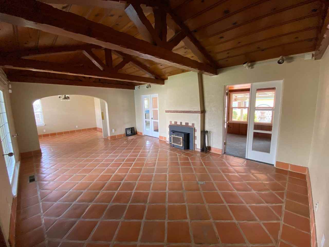 1832 Riverside St - Photo 3 of 42