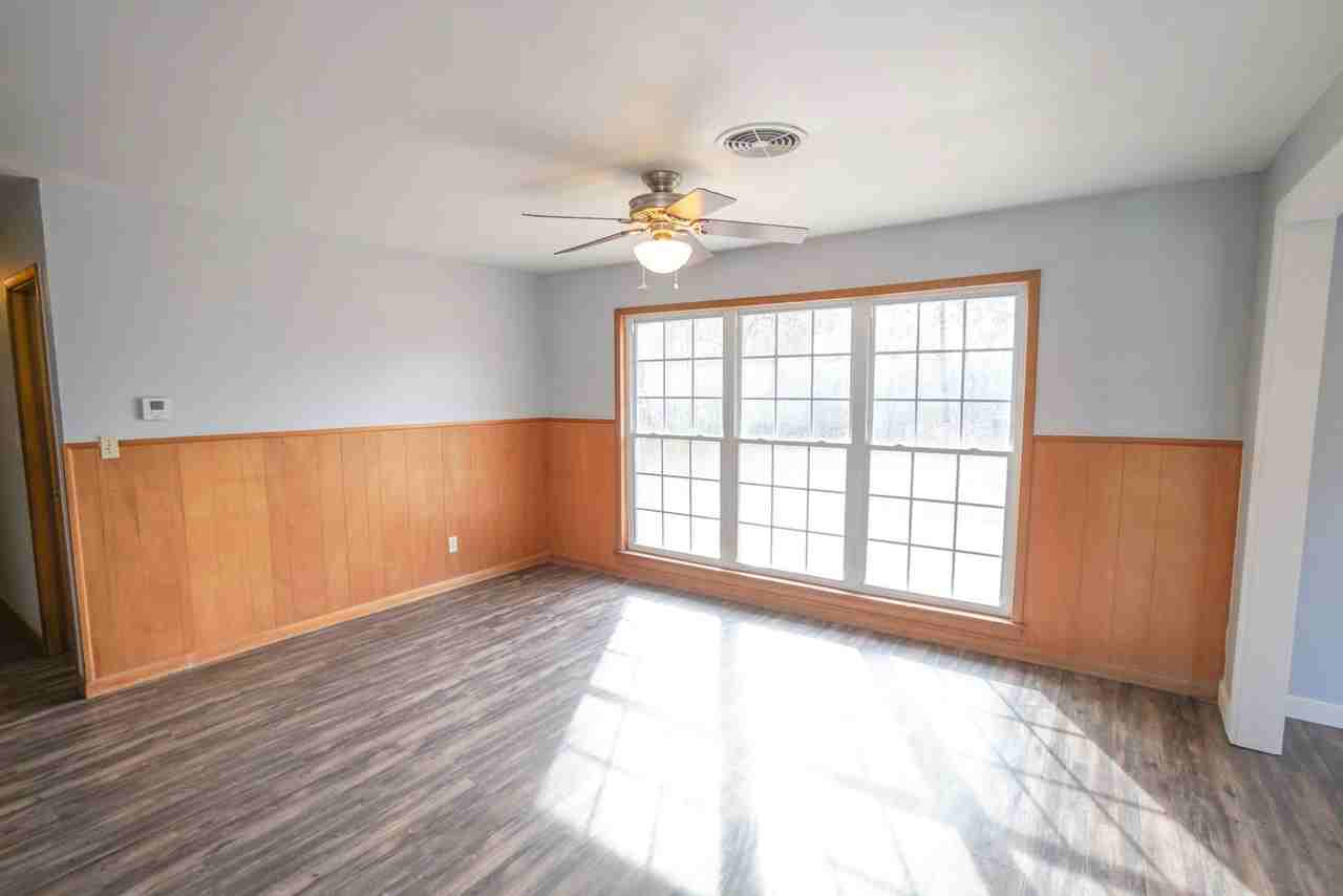906 Carey Dr - Photo 3 of 16