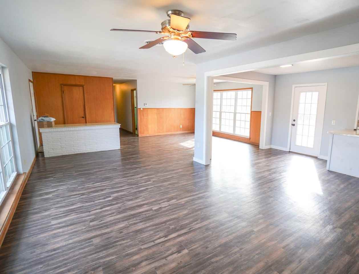 906 Carey Dr - Photo 6 of 16