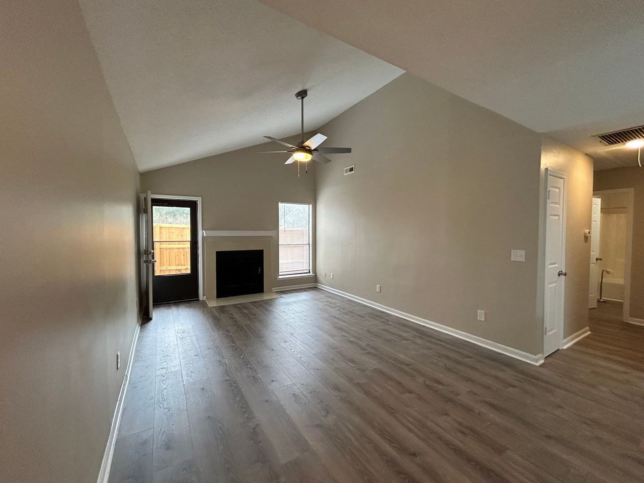 923 E Estates Blvd - Photo 2 of 13