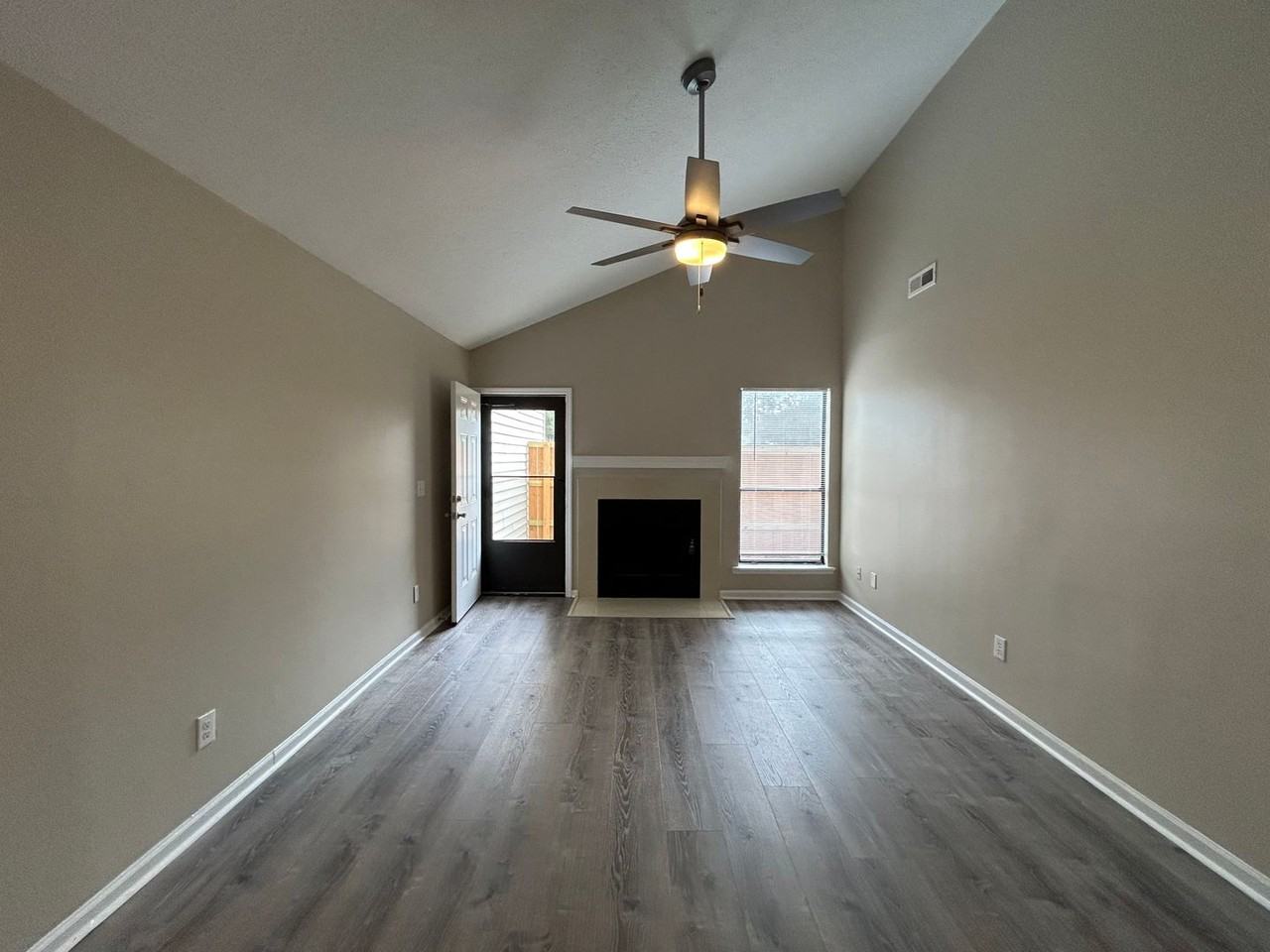 923 E Estates Blvd - Photo 3 of 13