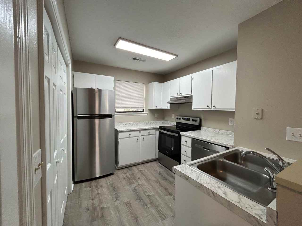 923 E Estates Blvd - Photo 4 of 13