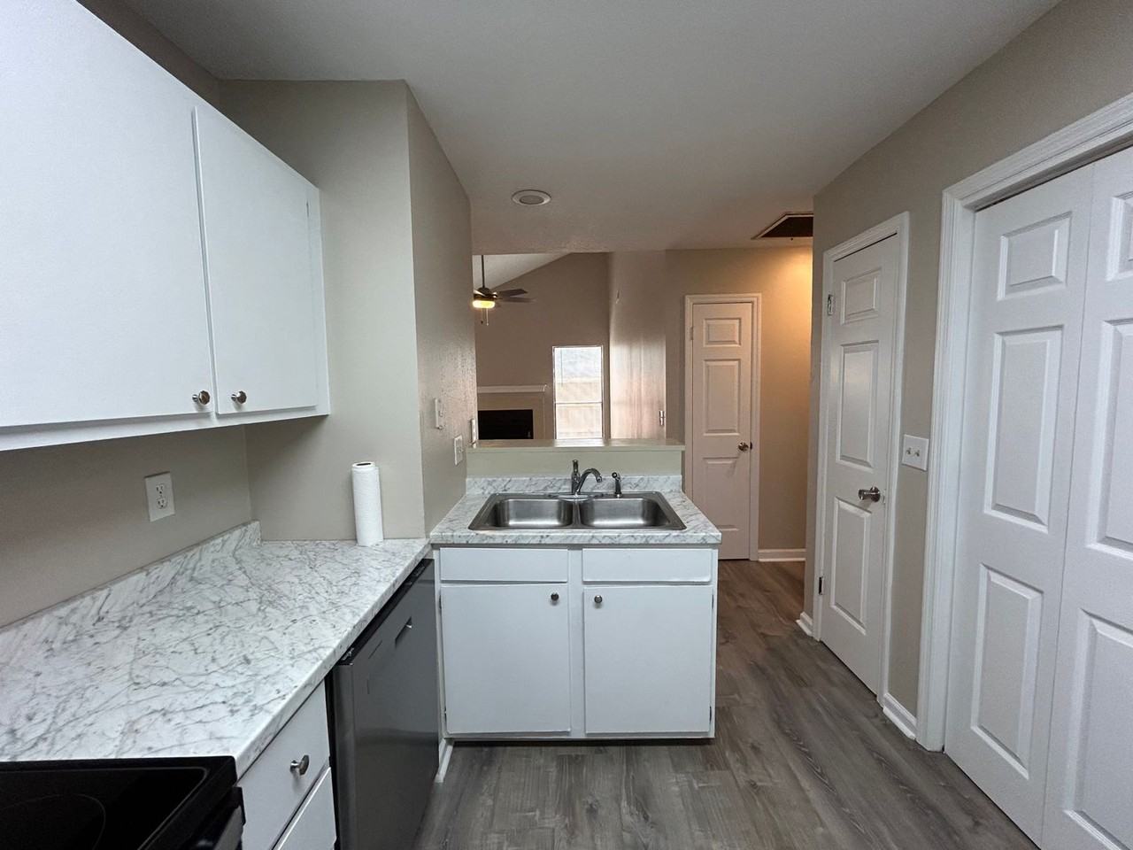 923 E Estates Blvd - Photo 5 of 13