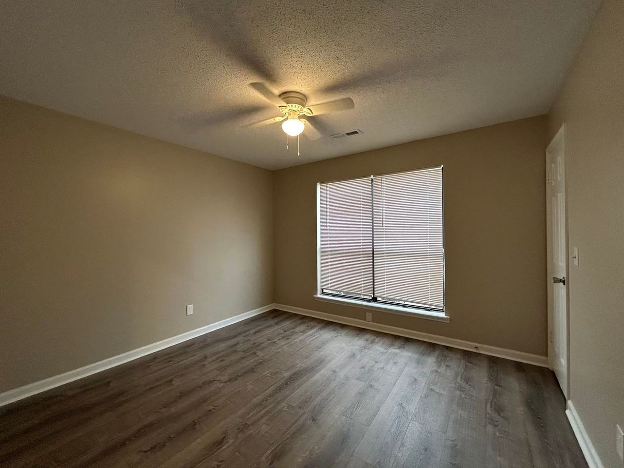 923 E Estates Blvd - Photo 7 of 13