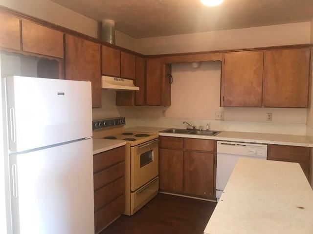 209 Bucknell Ct - Photo 3 of 12