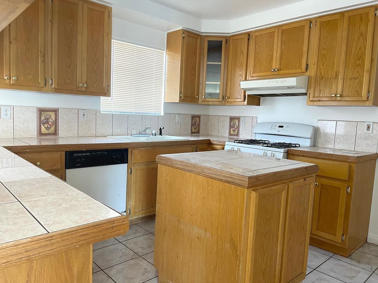 9824 Evelyn Avenue - Photo 3 of 9