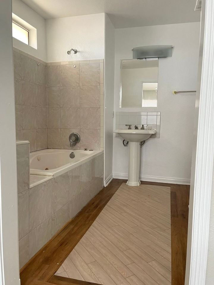 9824 Evelyn Avenue - Photo 6 of 9