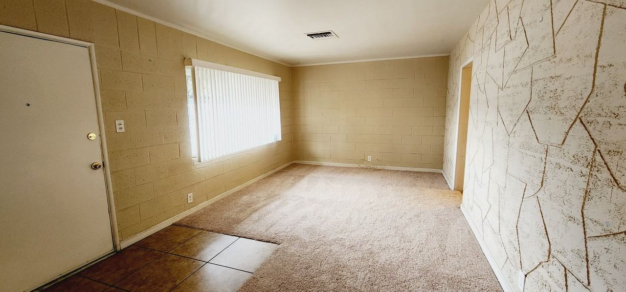 600 Essex East Dr - Photo 3 of 21