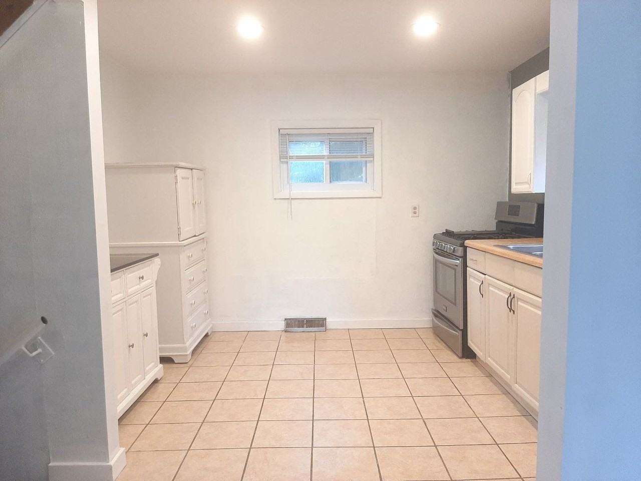 1311 College Ave - Photo 3 of 22