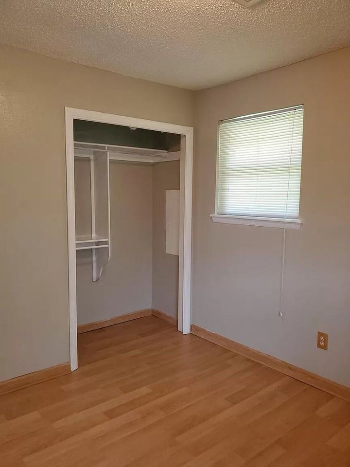 1013 Nw 25th St - Photo 3 of 16