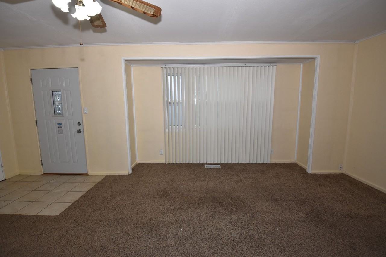 3503 S Saint Joseph St - Photo 2 of 18