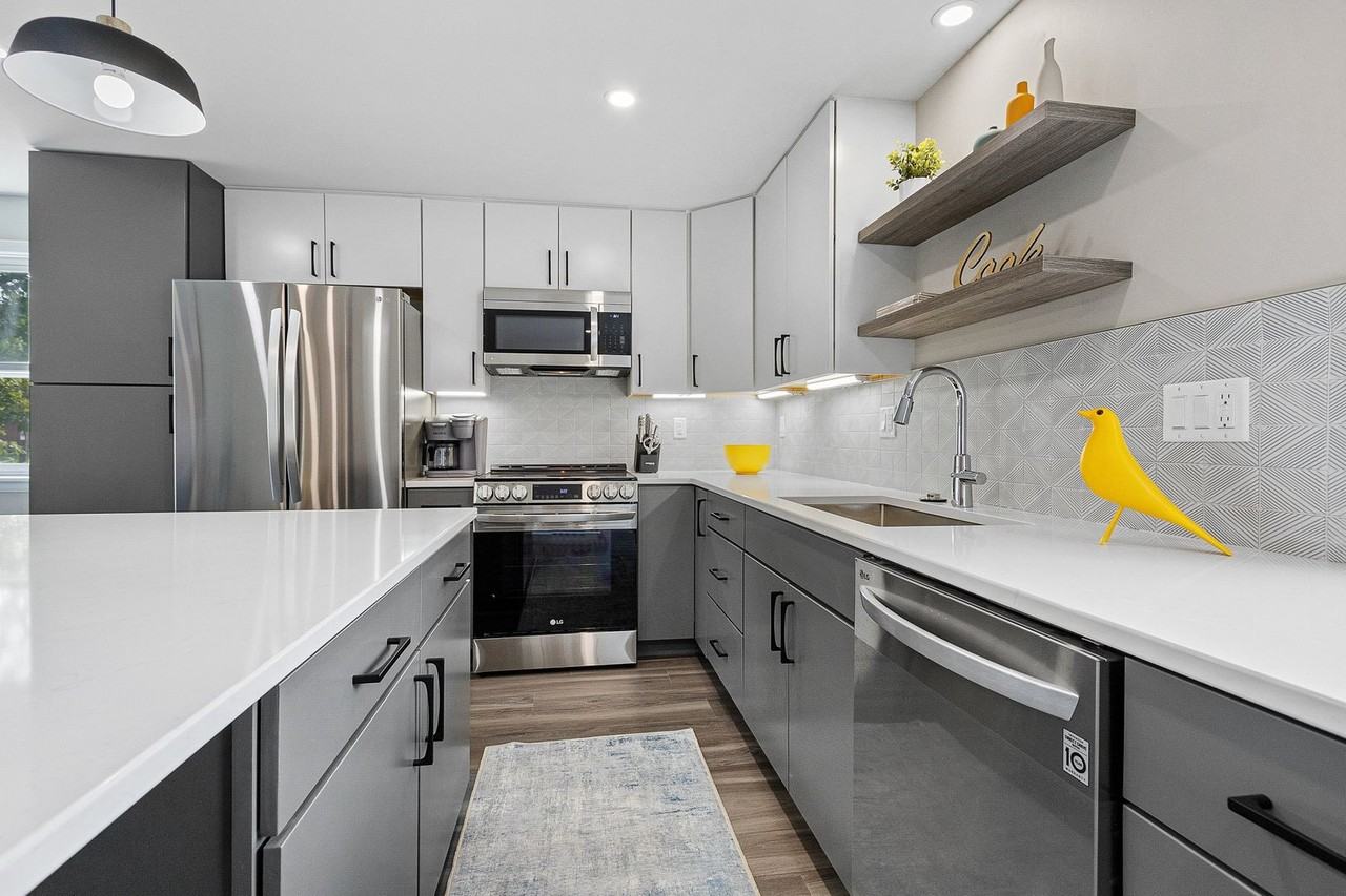 1428 Beauchamp St - Photo 2 of 42