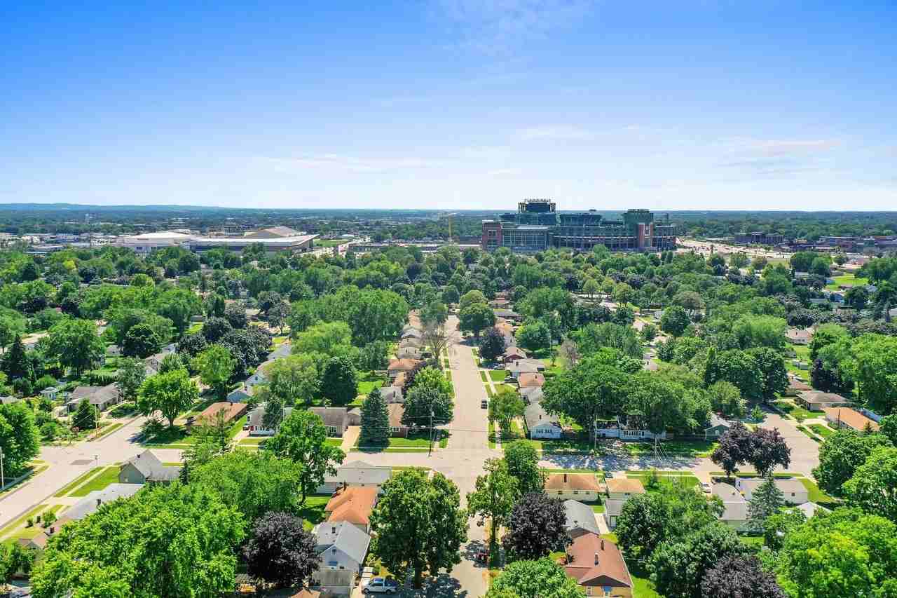 1428 Beauchamp St - Photo 3 of 42