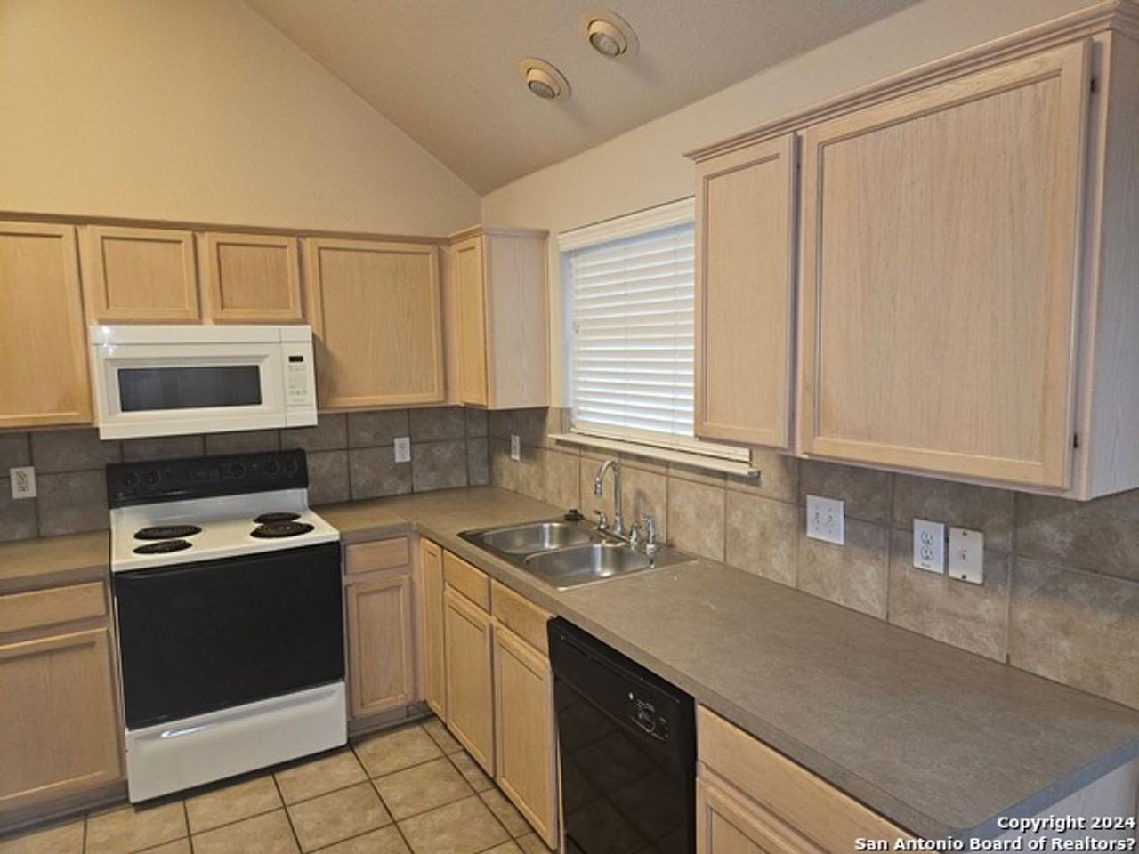 3618 Sage Ridge Dr - Photo 6 of 17