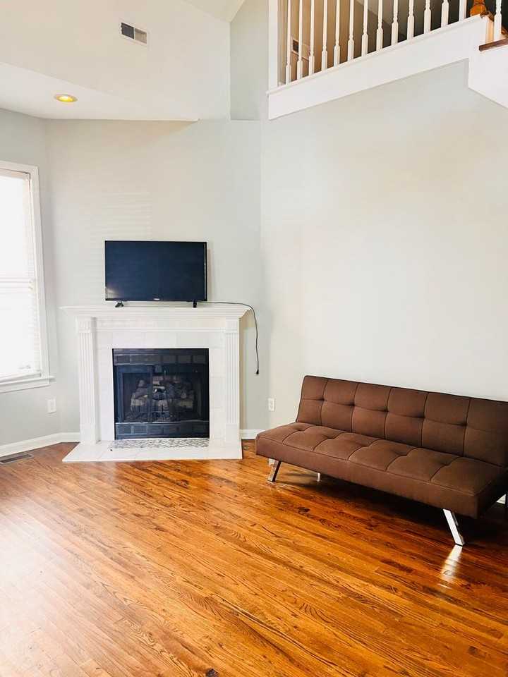 1045 Bryan St - Photo 4 of 26