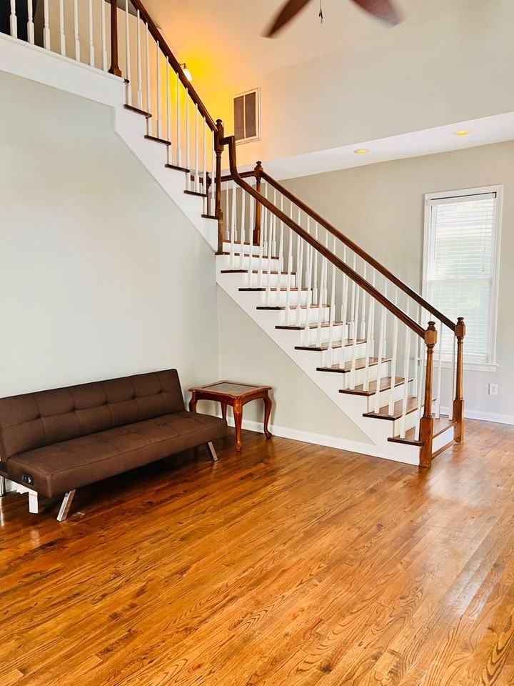 1045 Bryan St - Photo 5 of 26