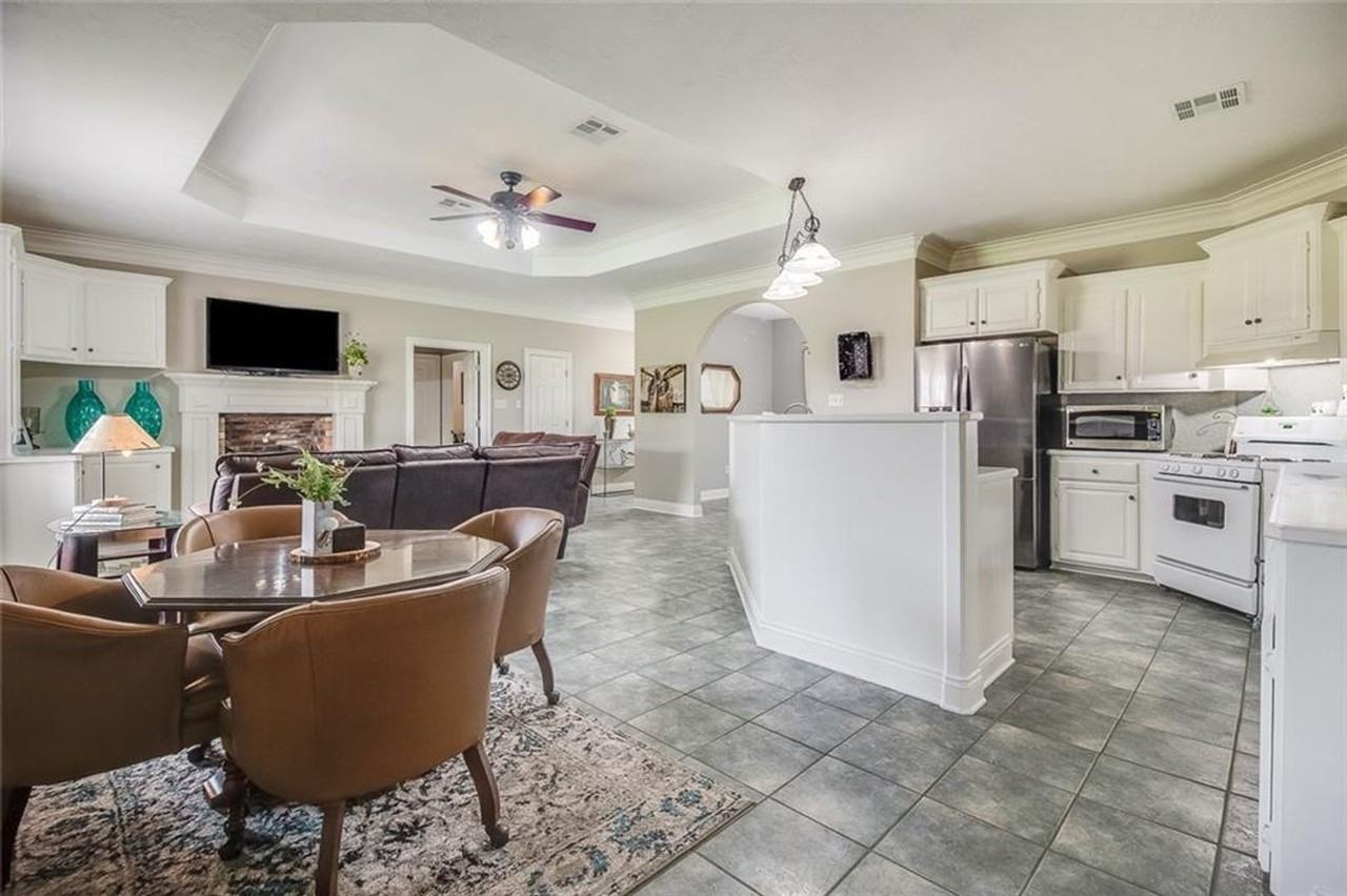 5729 Hemlock St - Photo 2 of 15