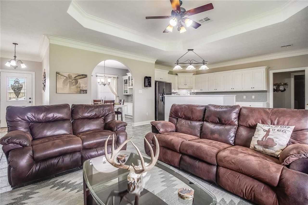 5729 Hemlock St - Photo 4 of 15