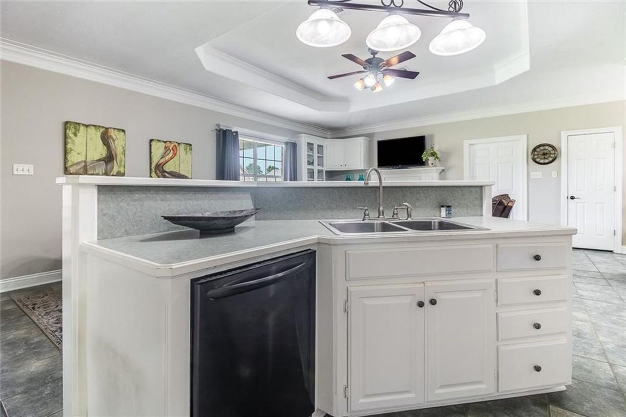 5729 Hemlock St - Photo 7 of 15