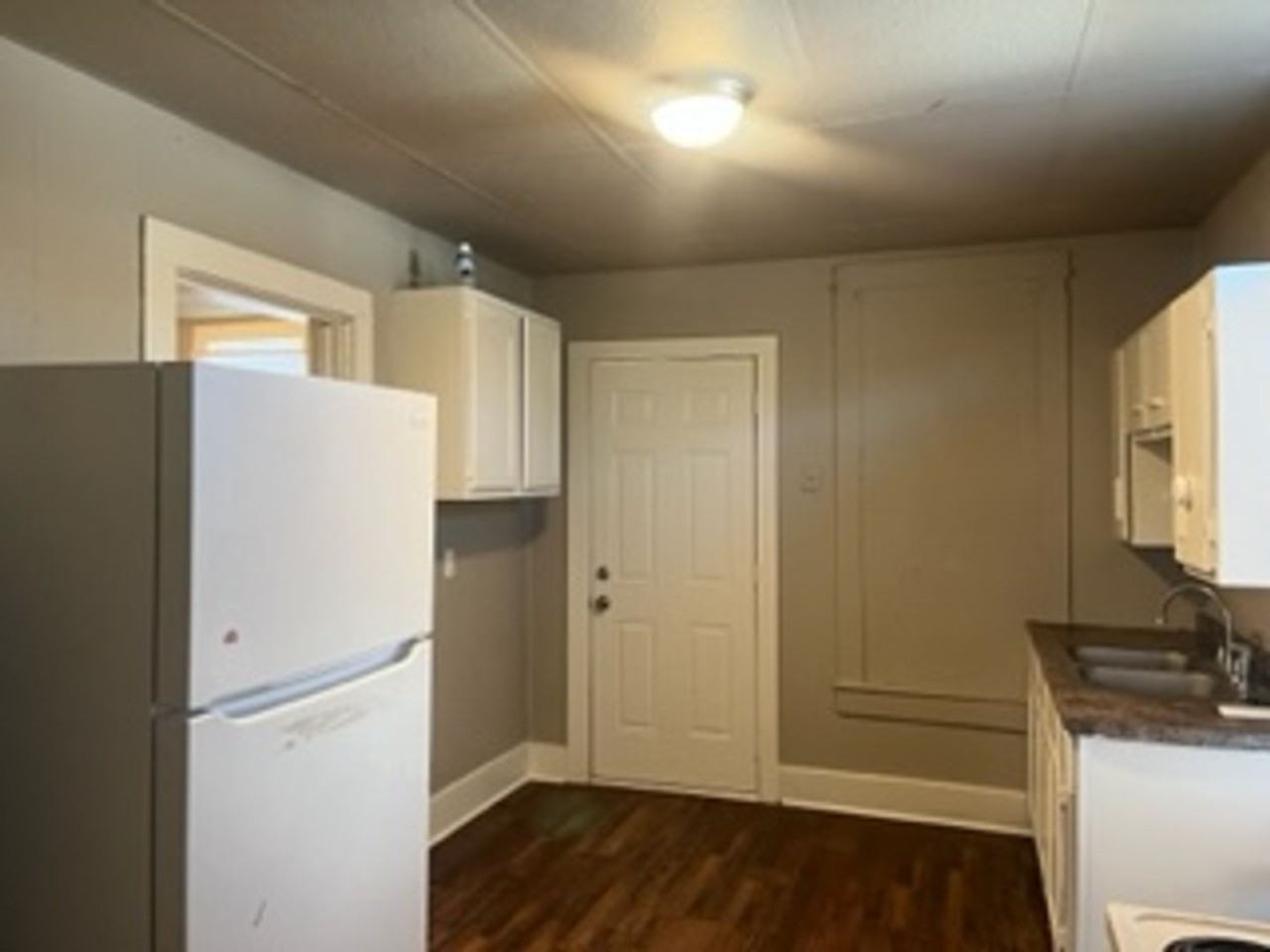 125 W Denver St - Photo 2 of 5