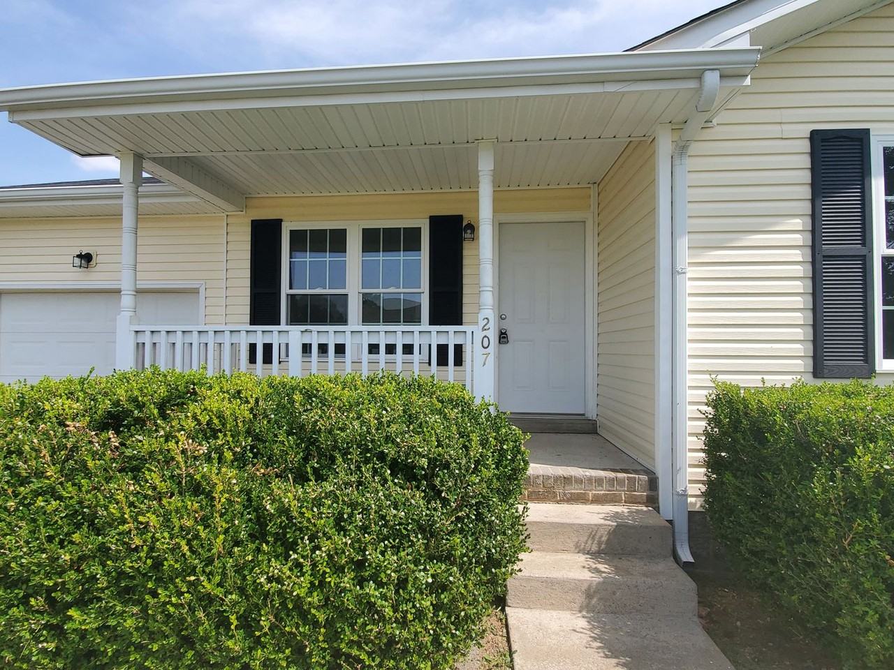 207 Jenna Ave - Photo 3 of 31