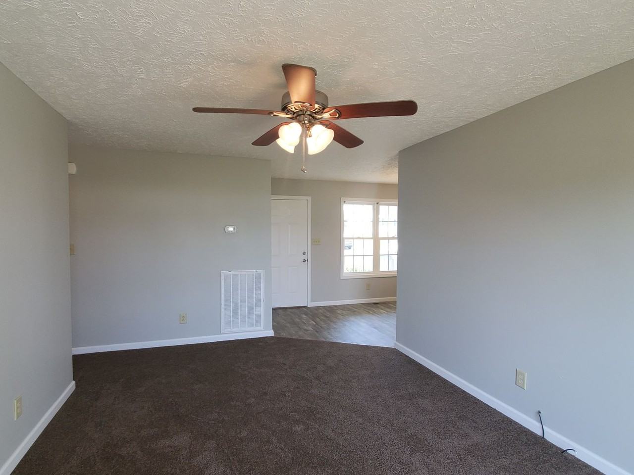 207 Jenna Ave - Photo 6 of 31