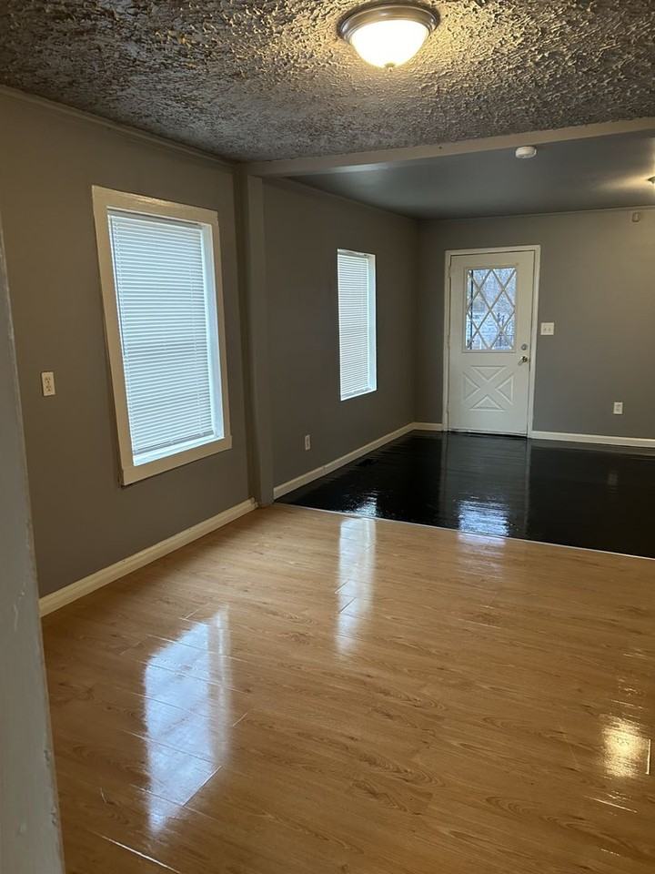 5700 Court Q - Photo 3 of 28