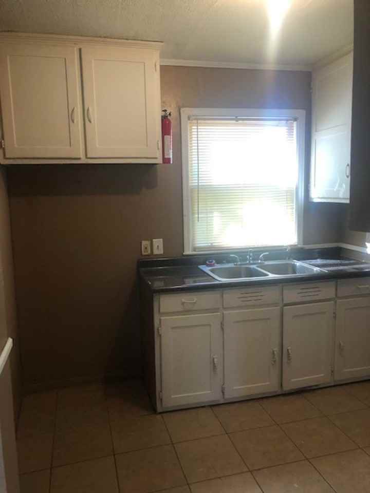 111 Tennessee Street - Photo 4 of 11