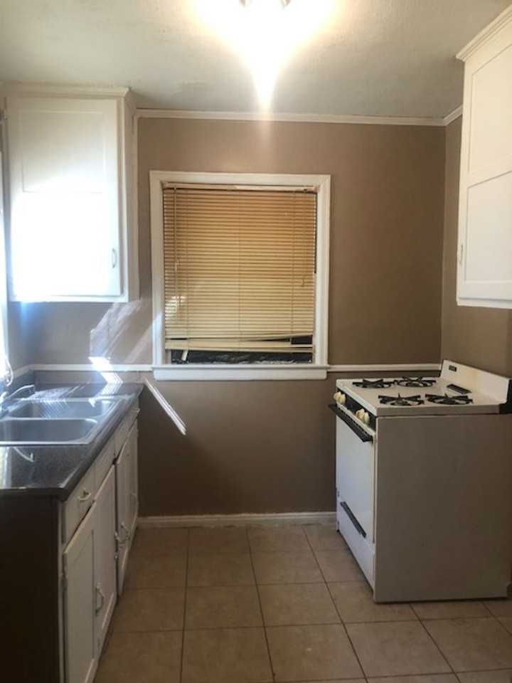 111 Tennessee Street - Photo 6 of 11