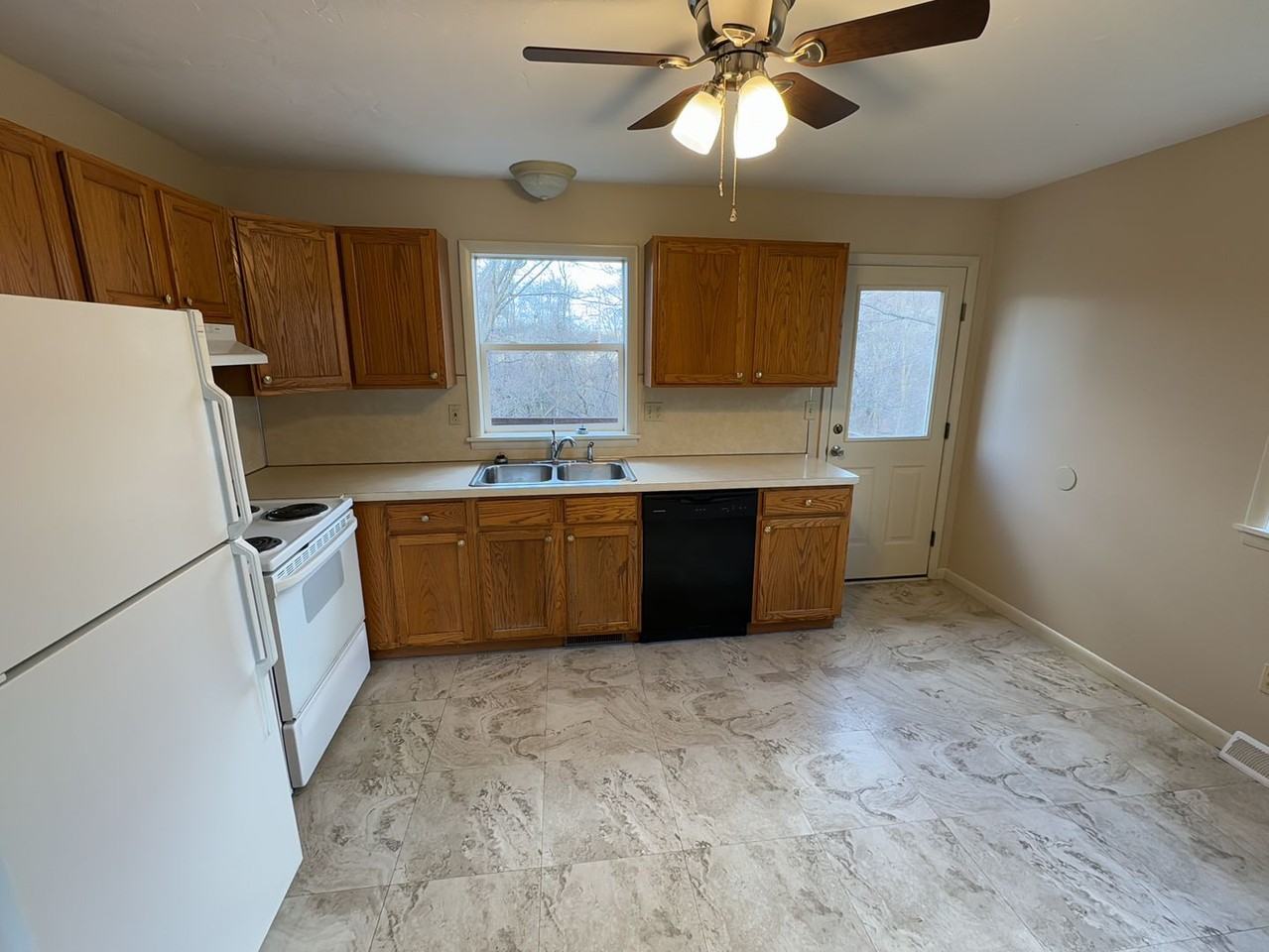 224 Craigdan Dr - Photo 3 of 10