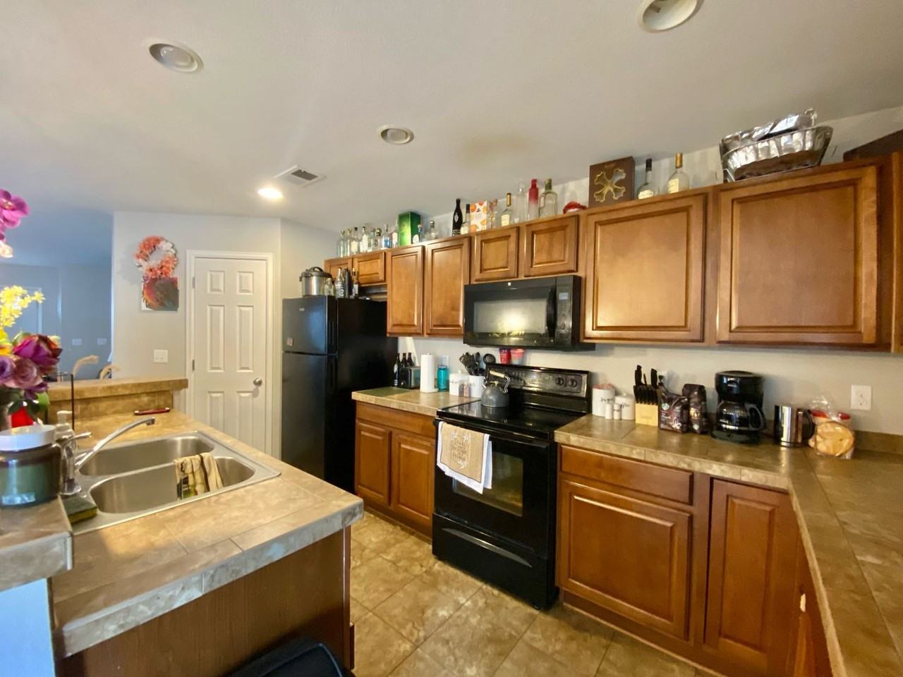 5777 Danube St - Photo 2 of 10