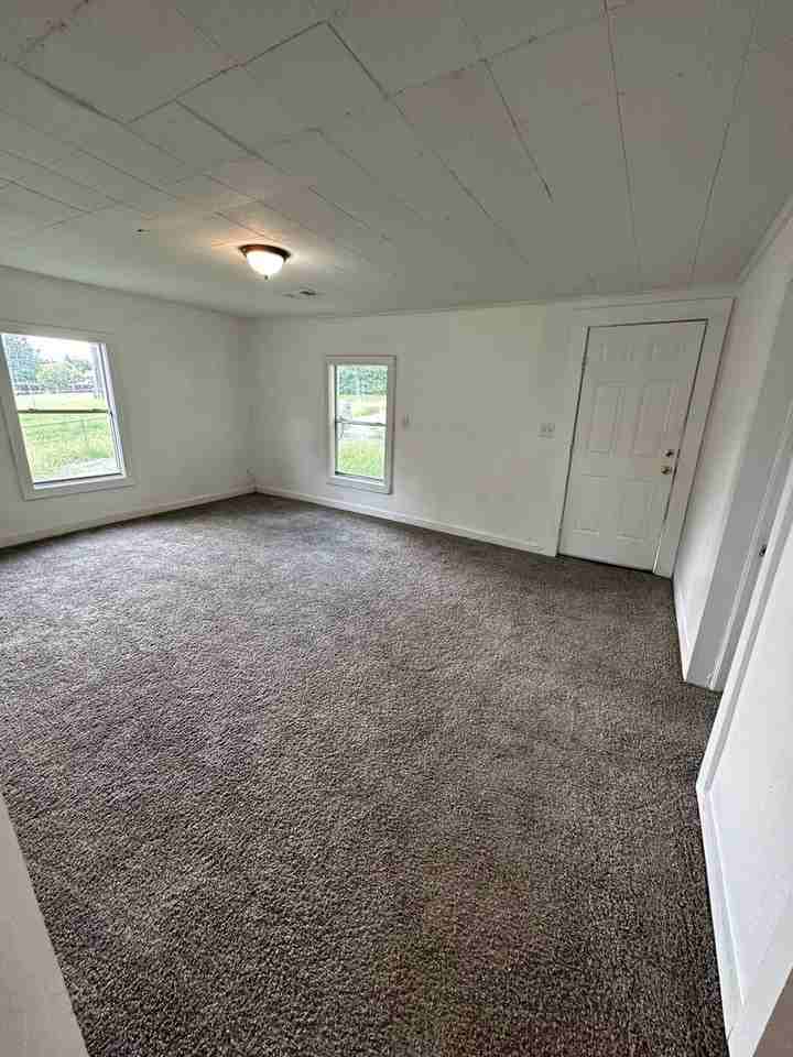 1208 Helberg Ln - Photo 3 of 7