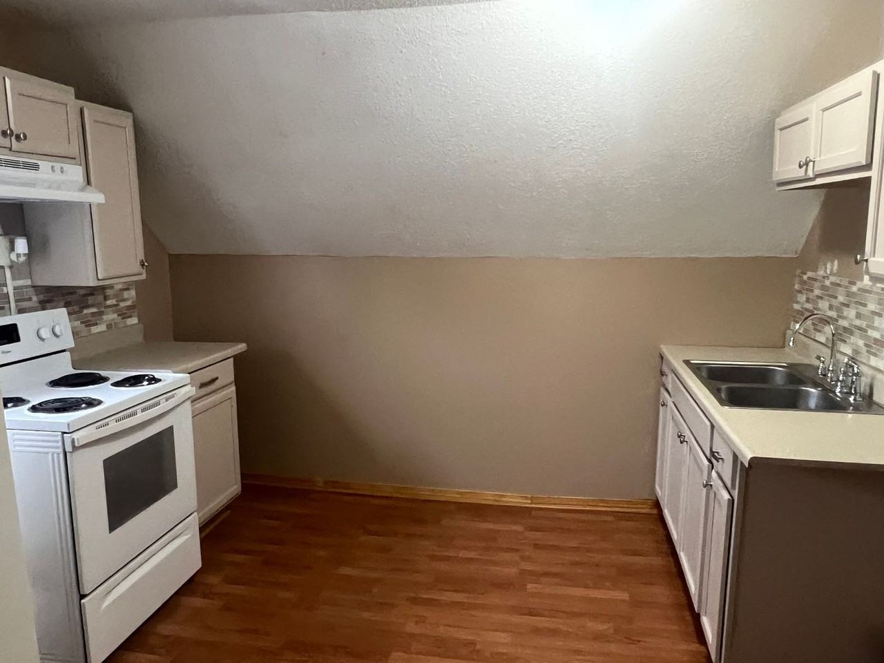 326 E Main St - Photo 3 of 22