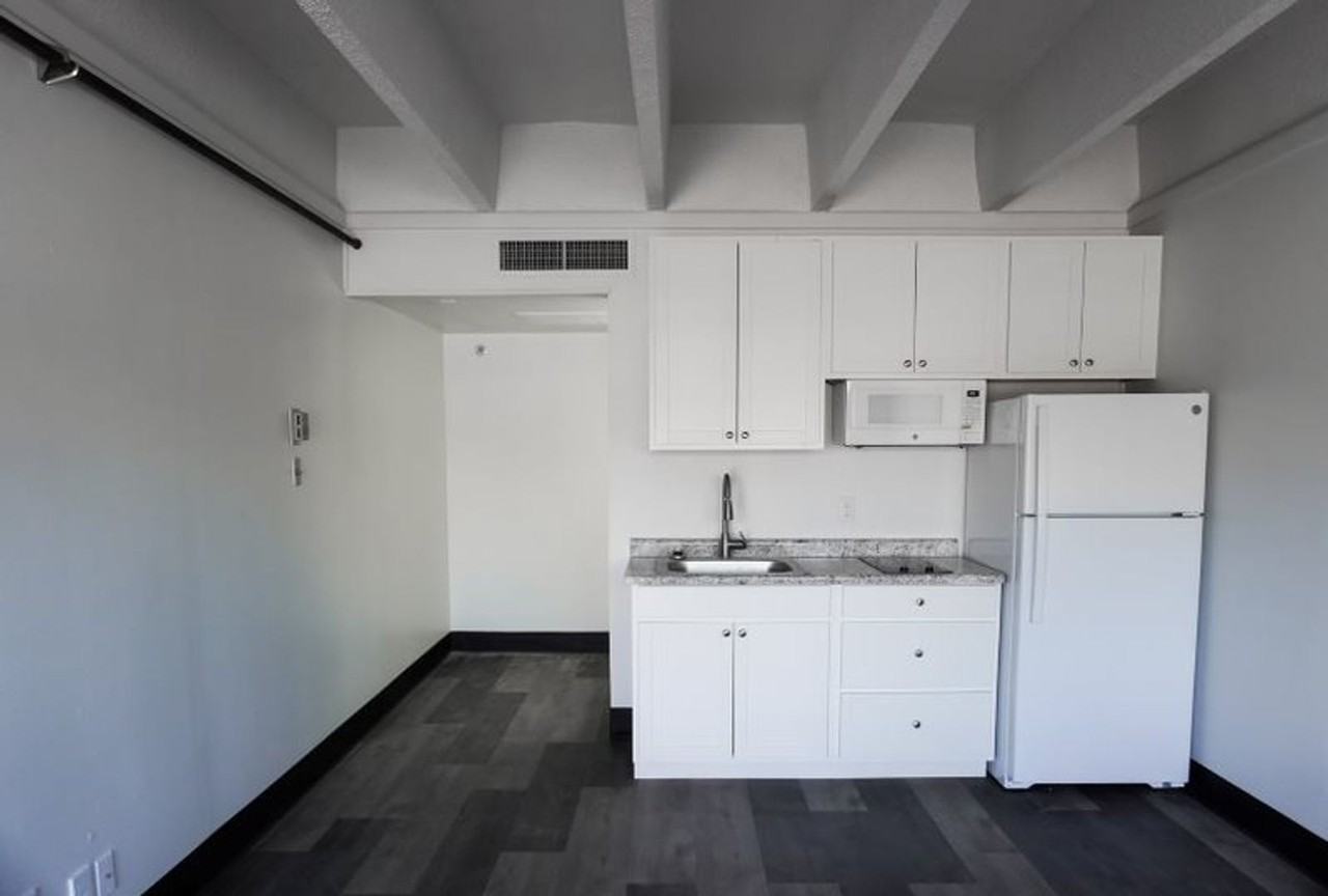 1408 Buffalo Jones Ave - Photo 2 of 11