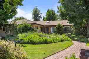 featured image of 2915 Evelyn Ave