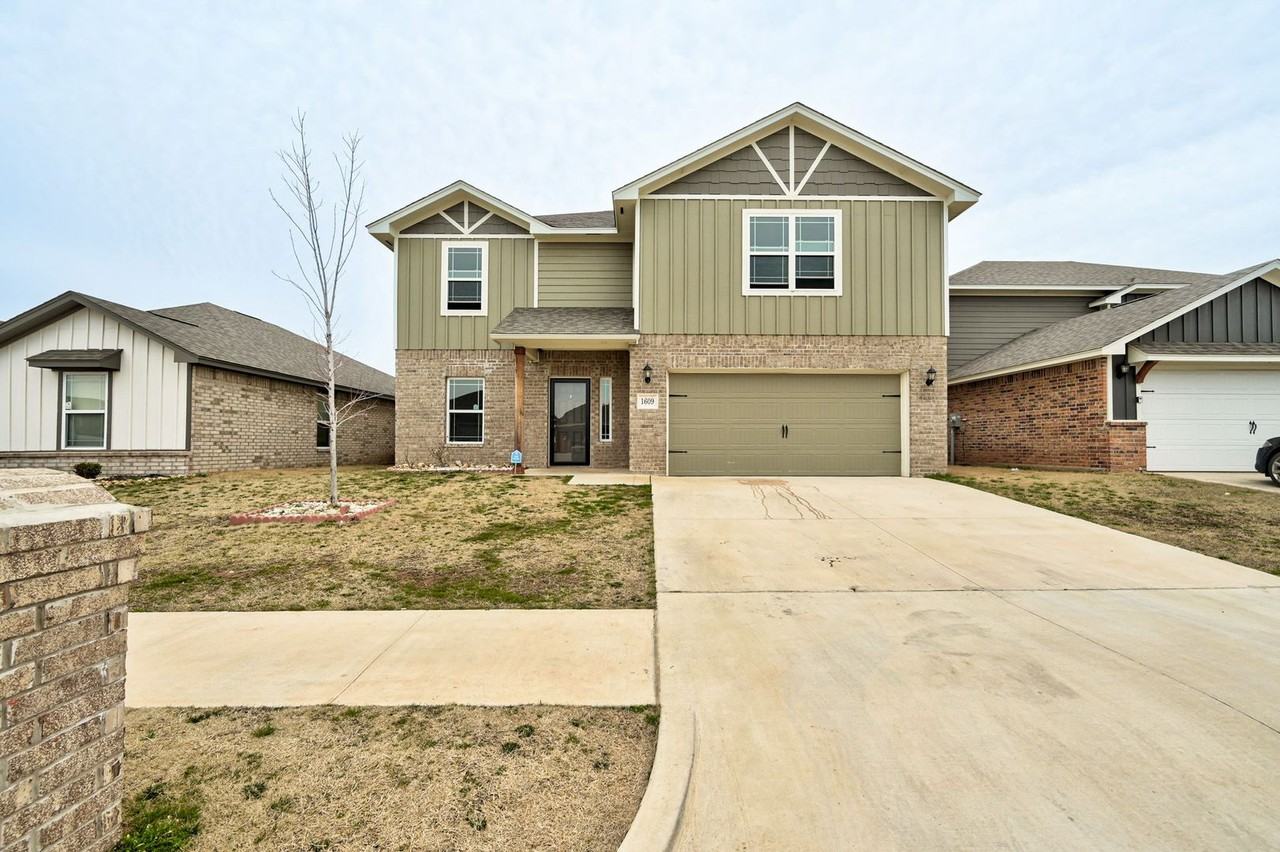 1609 Maroon Dr - Photo 2 of 47
