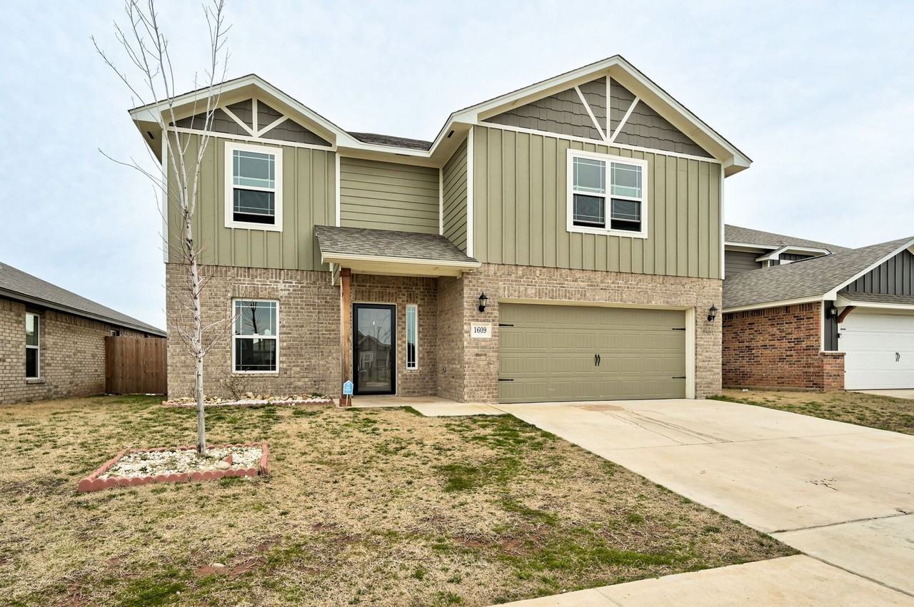 1609 Maroon Dr - Photo 3 of 47