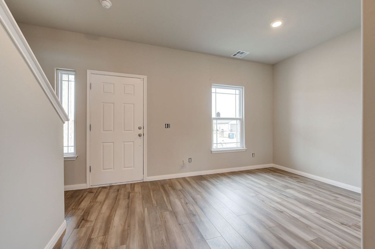 1609 Maroon Dr - Photo 6 of 47
