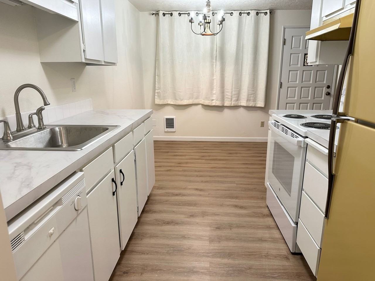 6055 6055 SW 68th Court - Photo 3 of 23