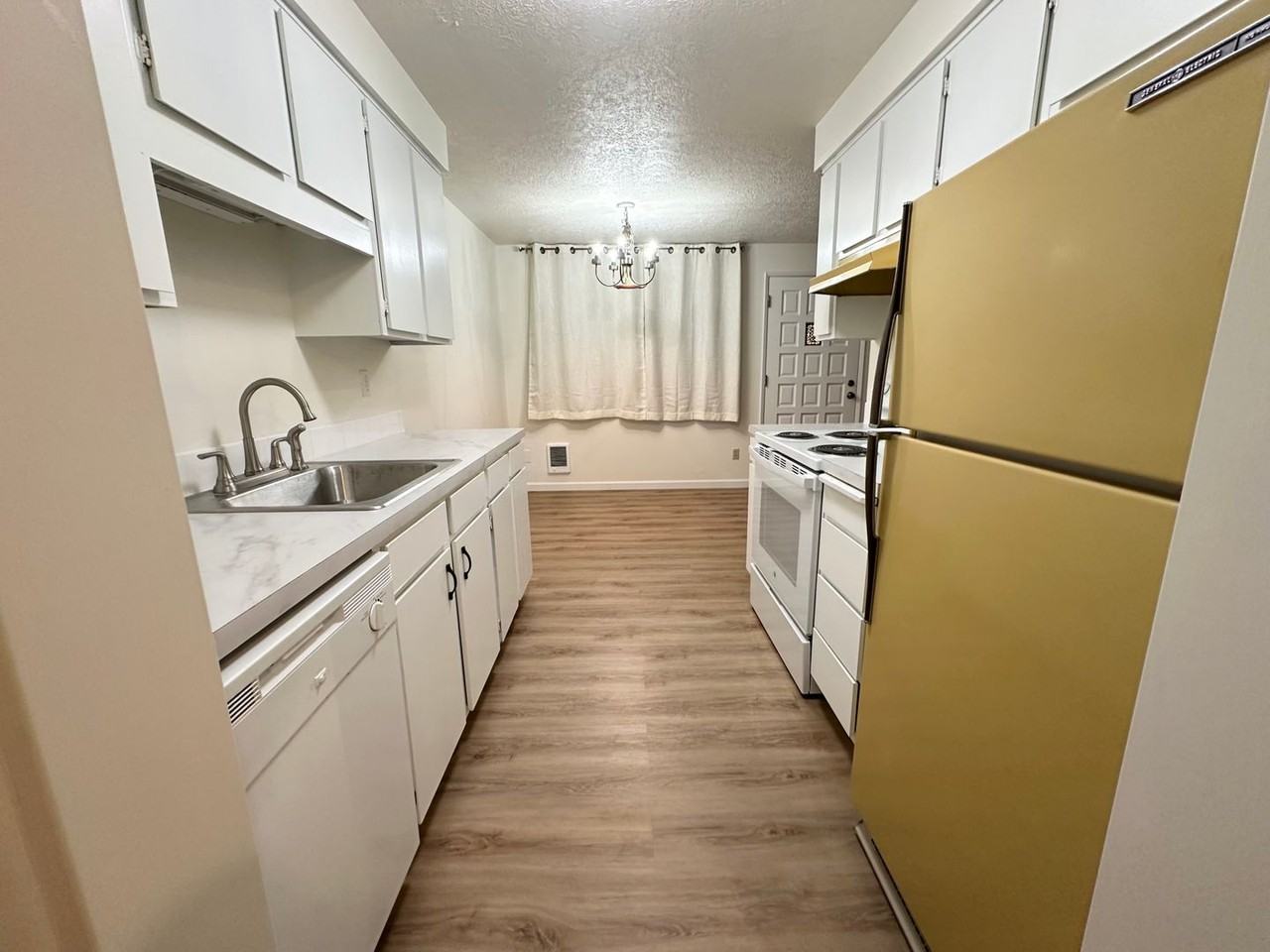 6055 6055 SW 68th Court - Photo 4 of 23