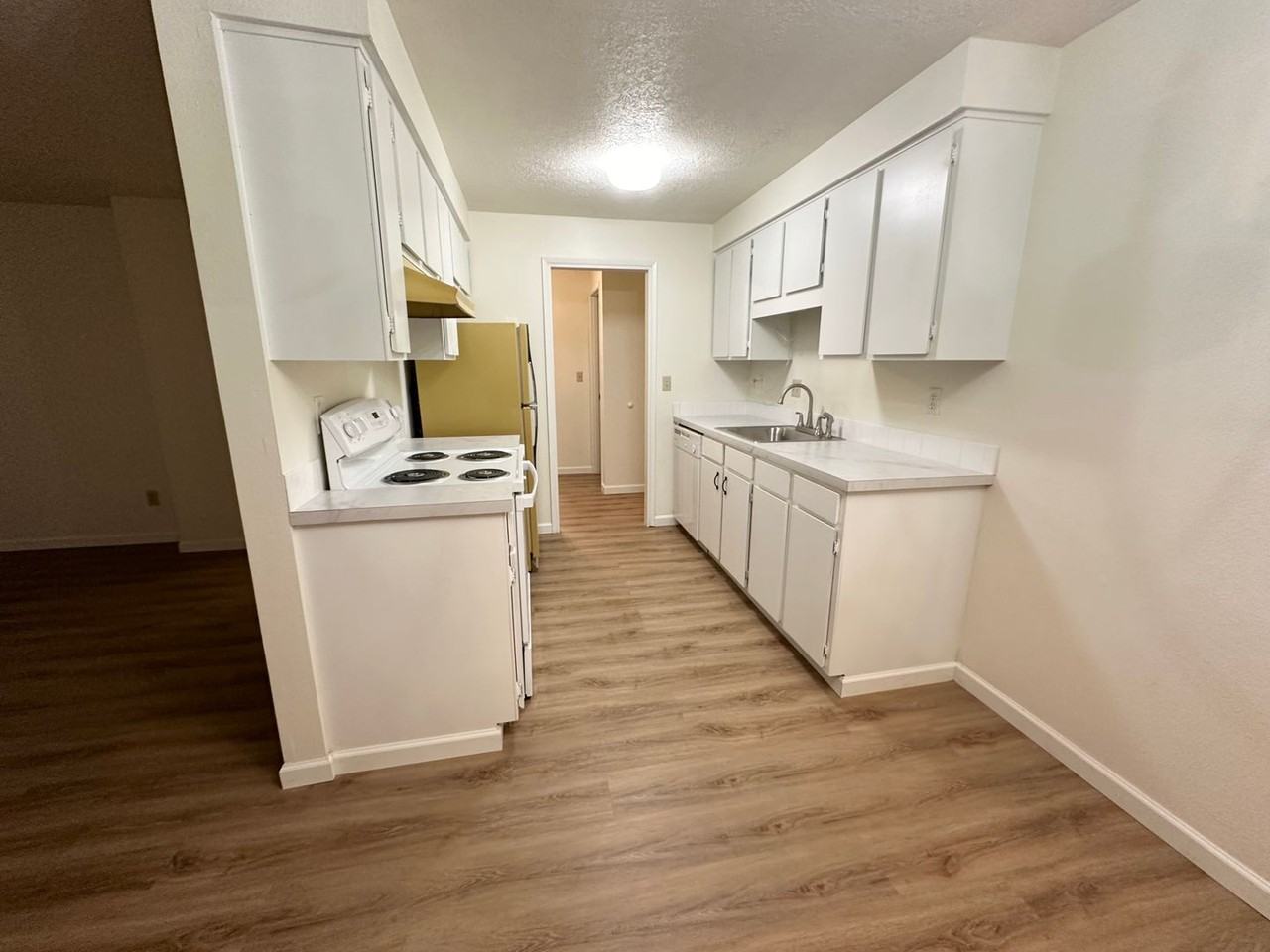 6055 6055 SW 68th Court - Photo 5 of 23