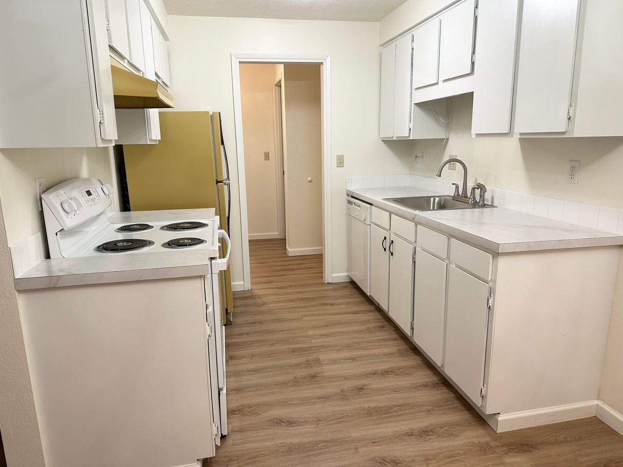 6055 6055 SW 68th Court - Photo 6 of 23