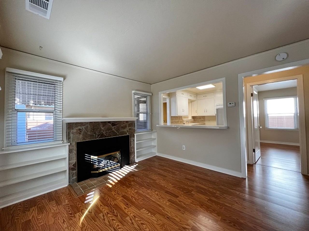487 Seymour St - Photo 6 of 17