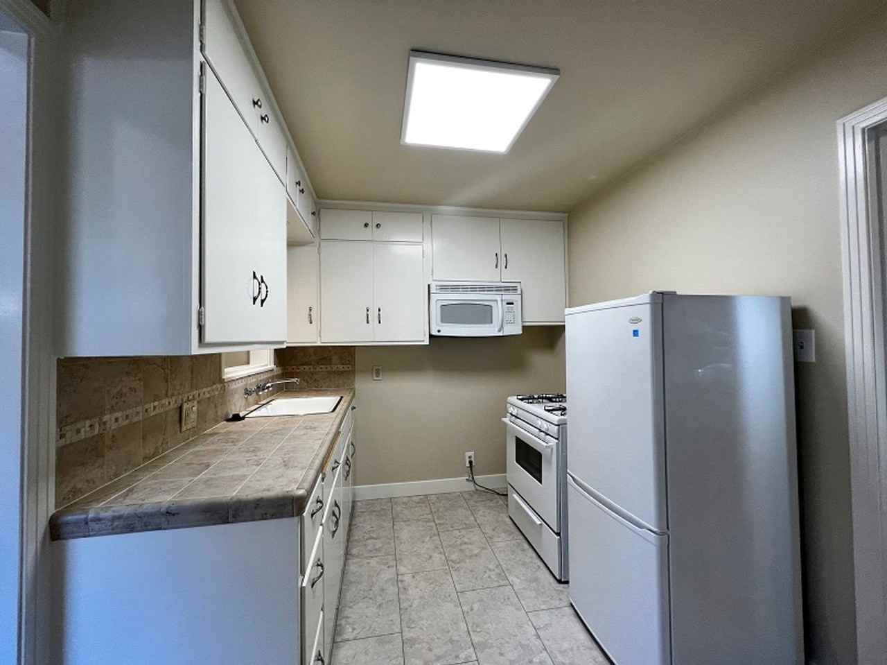 487 Seymour St - Photo 7 of 17