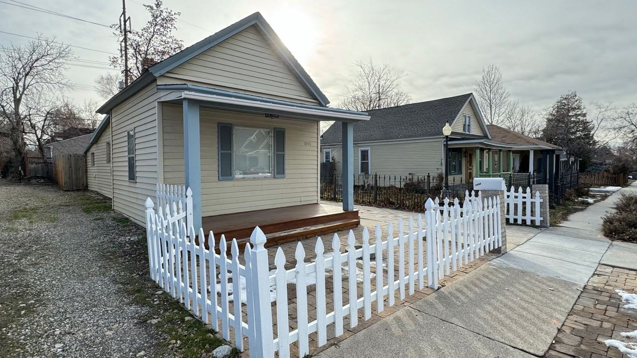 1054 Wilson Ave - Photo 2 of 25