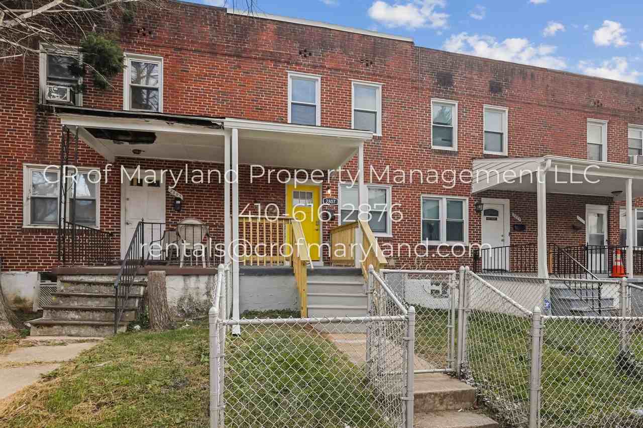 2807 Oswego Ave - Photo 3 of 21